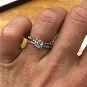 10k white gold/ 1 carat total weight diamond ring